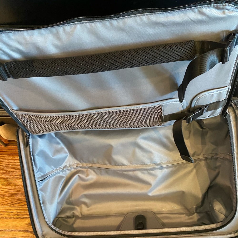 Tumi carryon - Picture 5 of 5